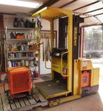 HYSTER R30ES ELECTRIC FORKLIFT Auction Photo