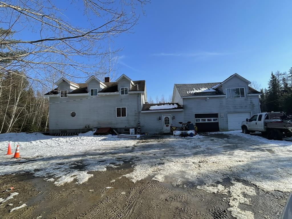 3BR Colonial Home - Garage - 5.01+/- Ac. Auction