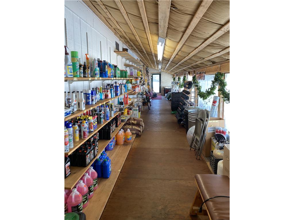ESTATE AUCTION - TRUCKS - TRAILERS - FORKLIFT - CAMPER - BOAT - HARDWARE STORE INVENTORY Auction