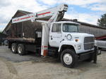 1993 Manitowoc  22-ton truck crane