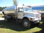 2000 Intl. 4900 Fuel truck Auction Photo