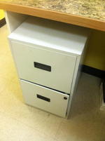2-DRAWER FILE CABINET Auction Photo