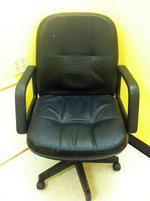 SWIVEL OFFICE CHAIR Auction Photo