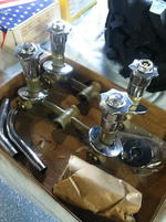 (2) CLAW FOOT TUB KNOBS AND FAUCETS Auction Photo