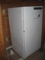 2004 GE Model FUM9HDPBRWH 1-door freezer Auction Photo