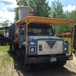 Lot 9 - 1988 Intl. S1900 Bucket Truck Auction Photo