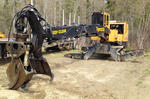 05 TIGERCAT 220 LOG LOADER Auction Photo