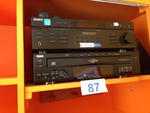 STEREO RECEIVER - CD PLAYER Auction Photo