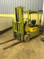 CLARK TW30B ELECTIC FORKLIFT Auction Photo