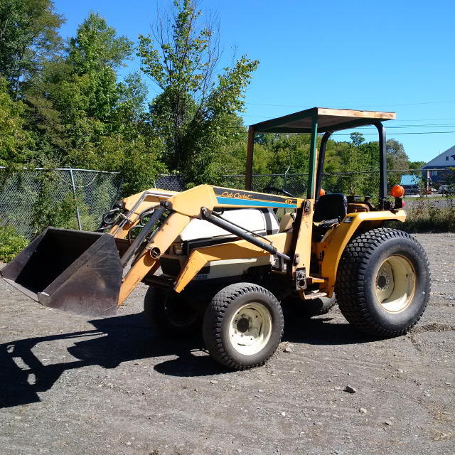 96 CUB CADET 7235 4WD TRACTOR W/ 417 LOADER Auction Photo