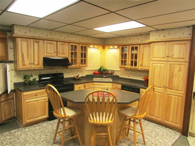 GLENWOOD CABINETRY IN NATURAL HICKORY Auction Photo