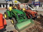2016 JOHN DEERE 3033R COMPACT UTILITY TRACTOR Auction Photo