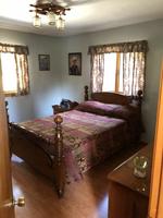 QUEEN BEDROOM SET Auction Photo