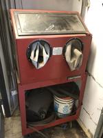 CENTRAL PNEUMATICS BLAST CABINET ON CRAFTSMAN CART, VAC Auction Photo