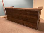 TIMED ONLINE AUCTION OFFICE FURNITURE: DESKS, MODULAR PANELS, SEATING Auction Photo