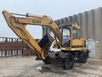 1986 CAT 206 RUBBER TIRED EXCAVATOR Auction Photo