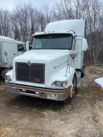 2000 INTERNATIONAL 9200 SINGLE AXLE ROAD TRACTOR W/ SLEEPER