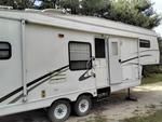 1999 FOREST RIVER CARDINAL 5TH WHEEL TRAVEL TRAILER Auction Photo