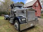 2004 KENWORTH W900L ROAD TRACTOR Auction Photo