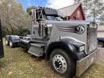 2004 KENWORTH W900L ROAD TRACTOR Auction Photo