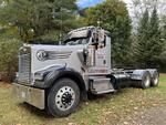 2004 KENWORTH W900L  ROAD TRACTOR Auction Photo