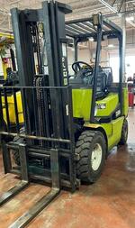 CLARK CGP25 LP FORKLIFT Auction Photo