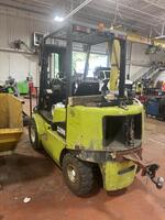 CLARK CGP25 LP FORKLIFT Auction Photo