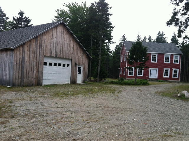 3-BR Colonial Home - Oversized Garage/Shop Auction