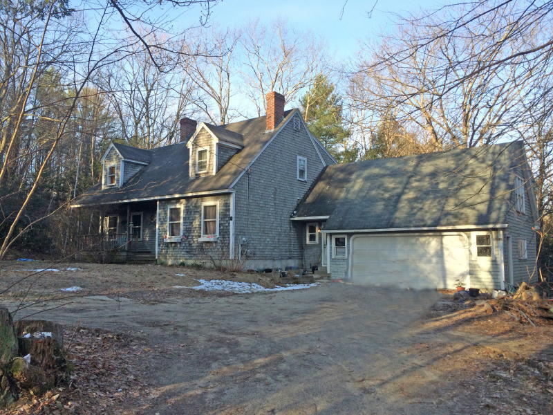 Cape Home - Garage - 24+/- Acres Auction