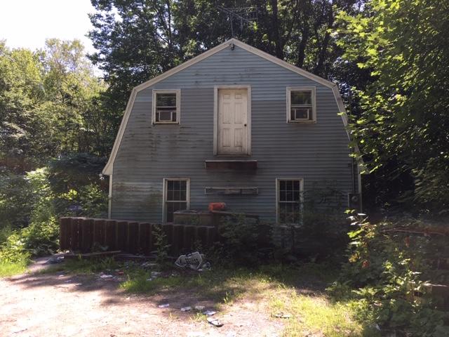 2BR Gambrel Style Home - 1+/-Acres Auction