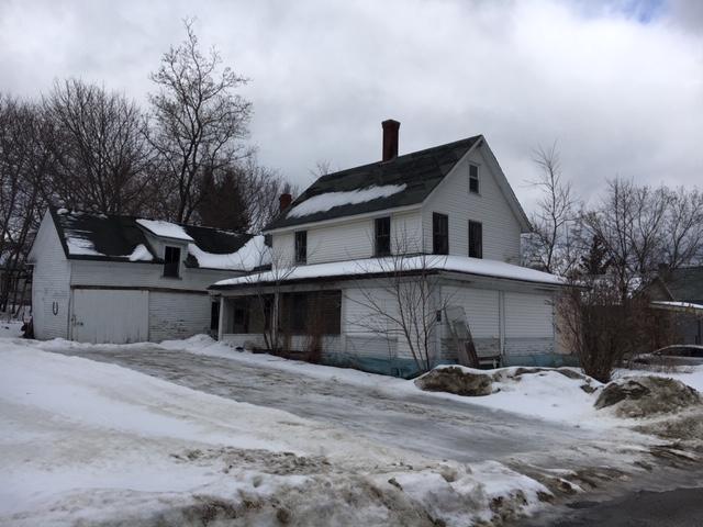 3BR Farmhouse - Barn - .34+/- Acres Auction