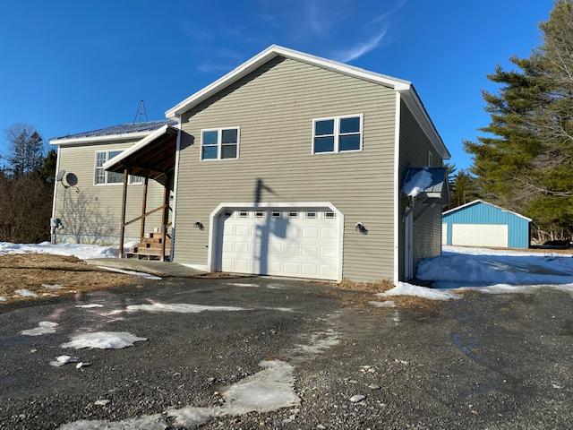 4BR Raised Ranch - Garage - Outbuilding - 2.3+/- Acres Auction