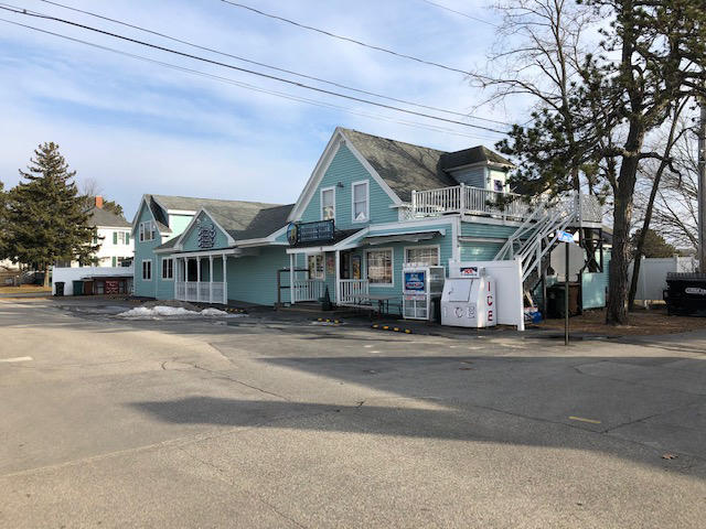 3,445+/-SF General Store Bistro/Café - Apartment Auction
