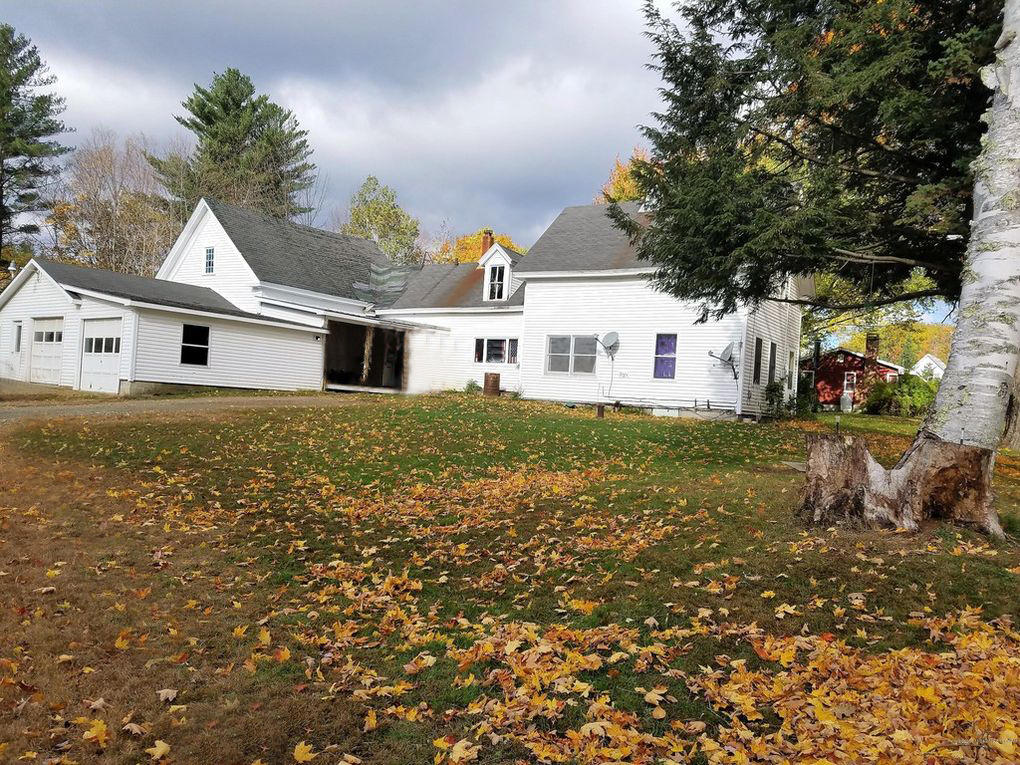 3BR Farmhouse Barn .67+/- Acres Auction