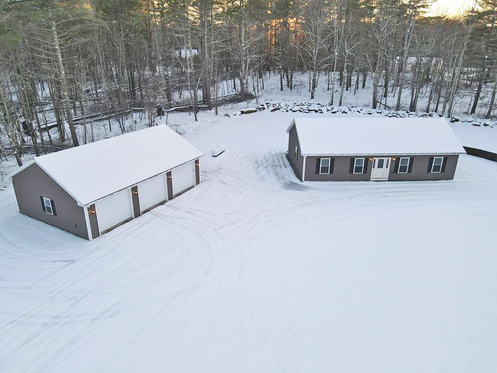 2BR Ranch Home - 8.2+/- AC - Pond - (2) 3-Bay Heated Garages - Views Auction