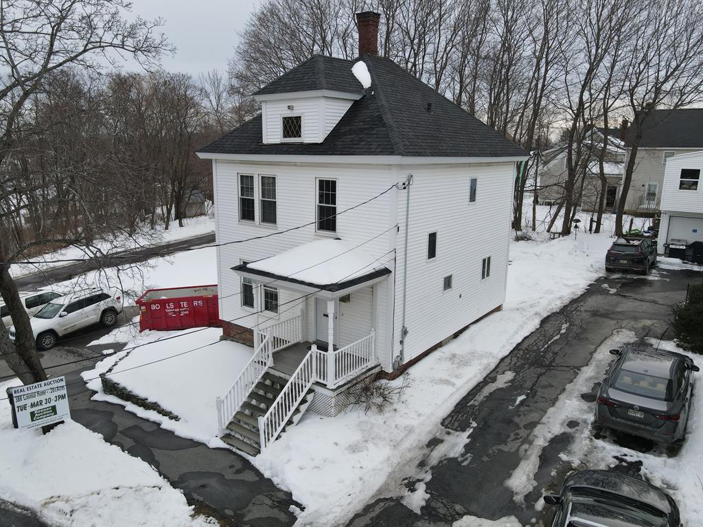 3BR Colonial Home/Office - .26+/- Acres Auction
