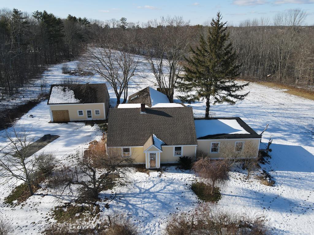 3BR Cape – In-Law Apt. – Barn/Office/Workshop – 3.9+/- Acre Field Auction