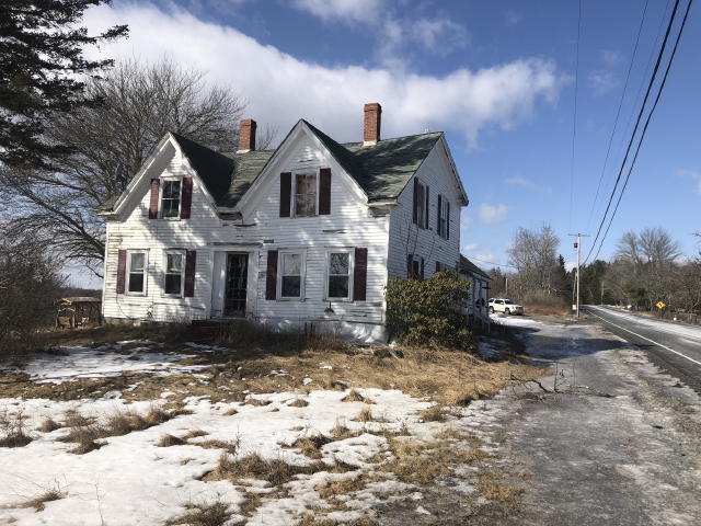 New England Farmhouse - 3.75+/- Acres Auction