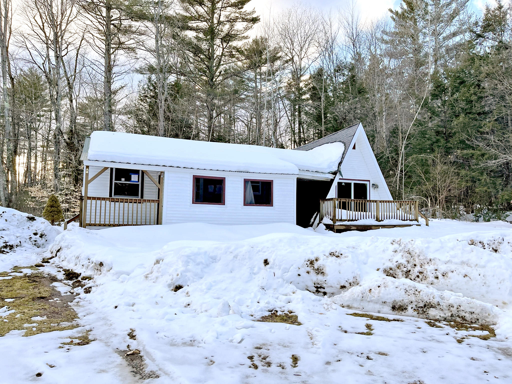 3BR Ranch/A-Frame Style Home – 2.77+/- Acres Auction