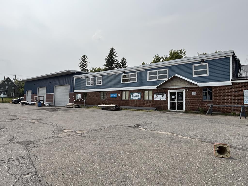 20,700+/- SF Retail/Warehouse Complex, 1.5+/- Acres Auction