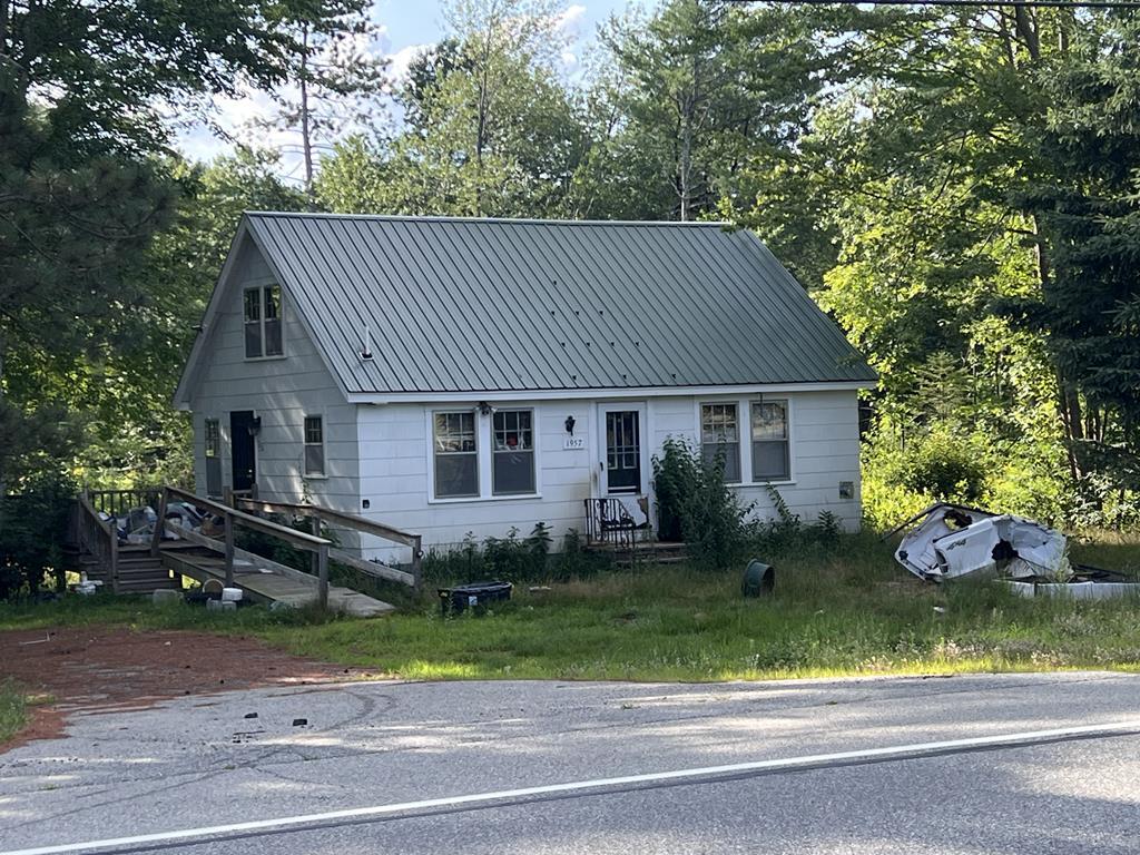 3BR Cape Home 1.72+/- Acres Auction