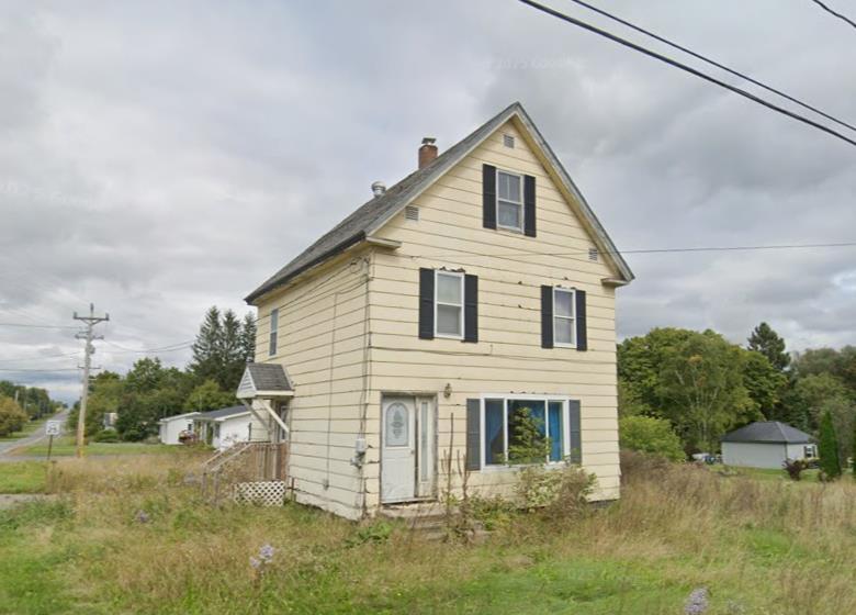 3BR Colonial Style Home - .34+/- Acres Auction