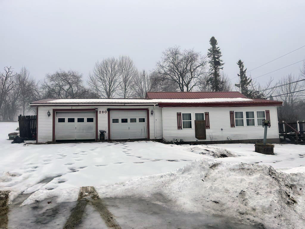 2BR Ranch Home - Garage - 1+/- Acres Auction