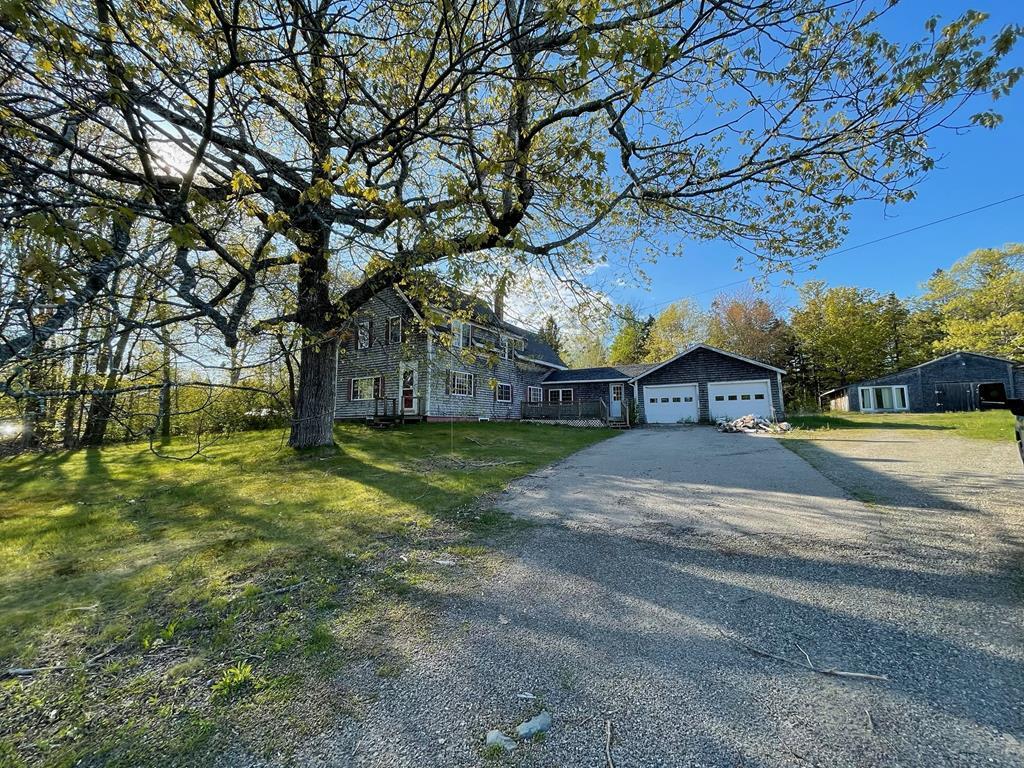 4BR New Englander - 2+/- Acres Auction