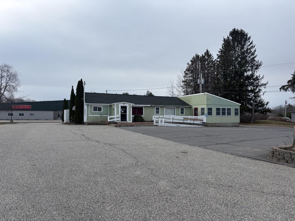 2,902+/-SF Commercial Building Food Service Equipment 26-29 Re; Maggies Place  Auction