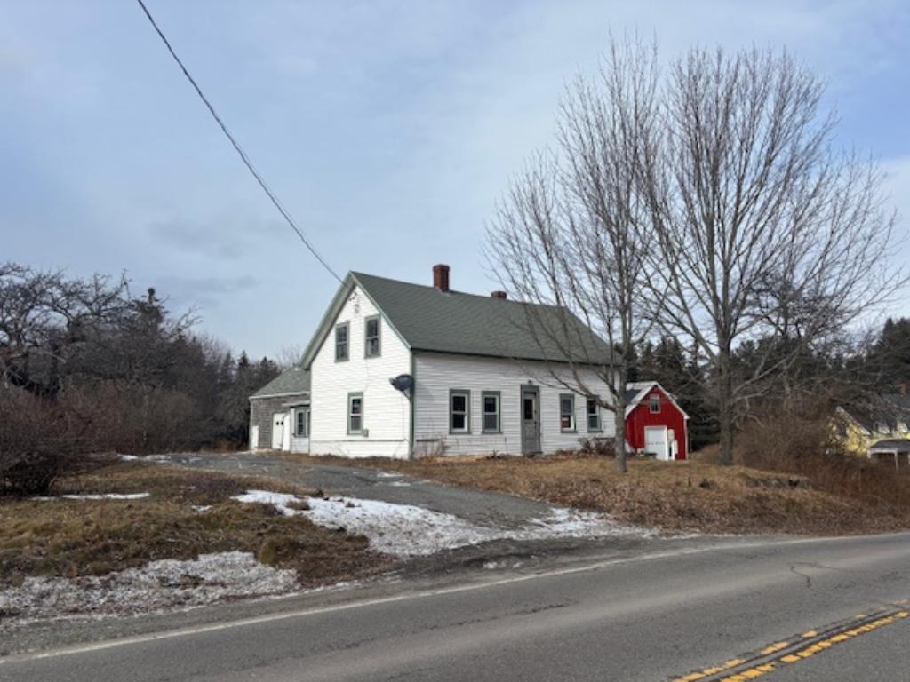 4BR Farmhouse - Barn - 1.5+/- Acres Auction