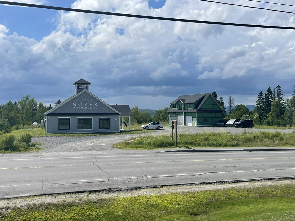 4,226+/-SF Commercial/Office/Residential Complex  1.15+/Acres Auction