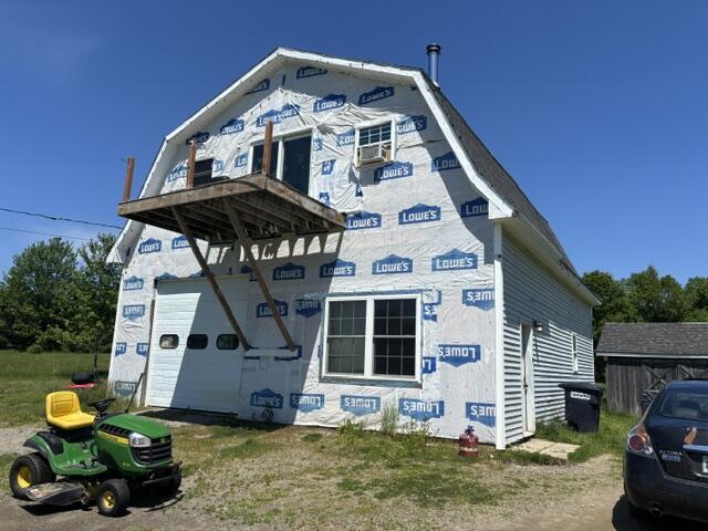 Gambrel Garage w/ 2BR 2nd Level Apt - 5.5+/- Acres  Auction