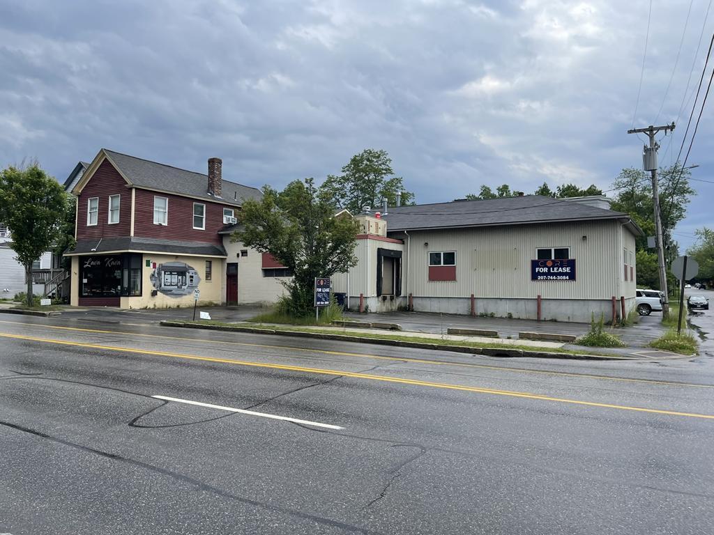 9,045+/-SF Mixed-Use Multi-Unit Building - B2 Community Business Zone  Auction