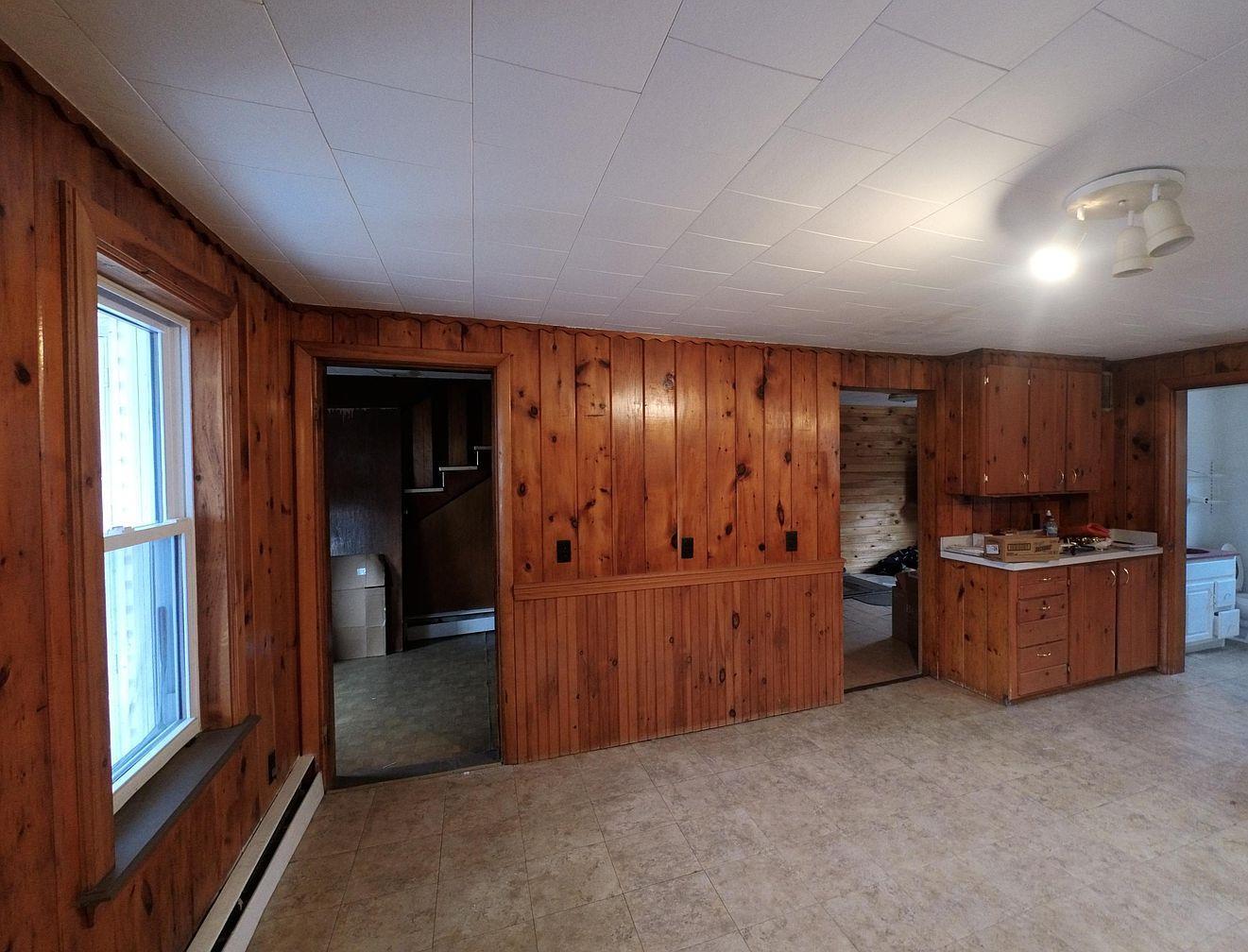 3BR Farmhouse - Garage – 2.34+/- Acres Auction Photo